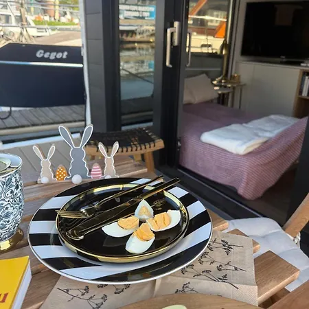 Lukrecja Houseboat Úszó hotel Wrocław