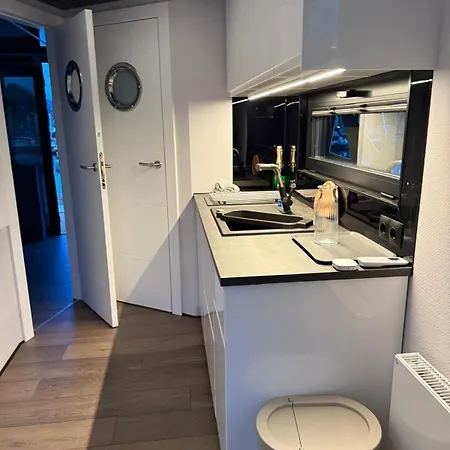 Lukrecja Houseboat Wrocław