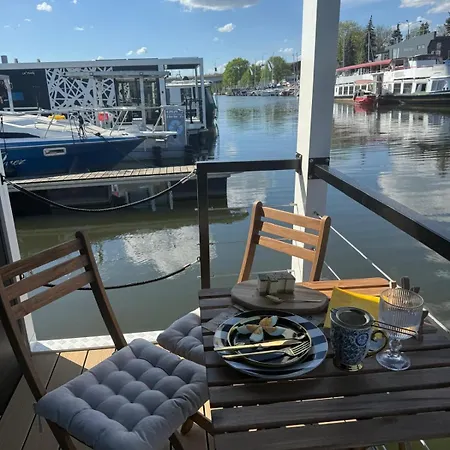 Botel Lukrecja Houseboat *