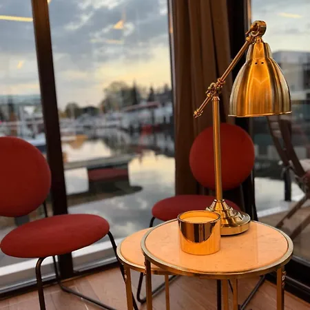 Úszó hotel Lukrecja Houseboat