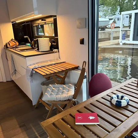 Úszó hotel Lukrecja Houseboat Wrocław