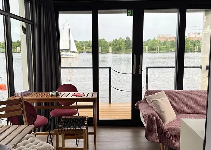 Lukrecja Houseboat Botel