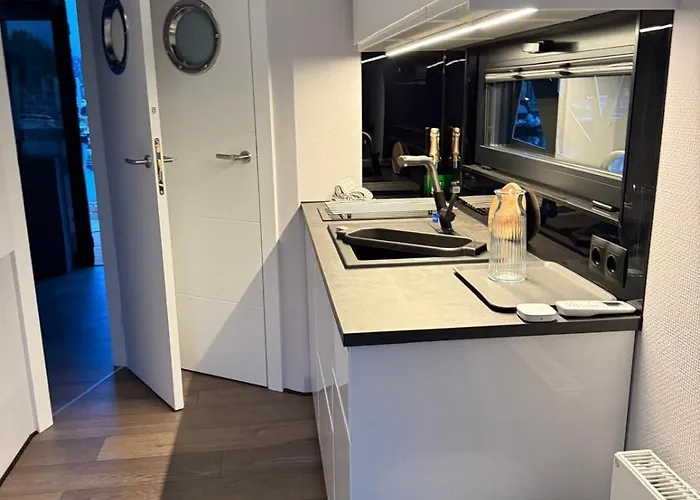 Lukrecja Houseboat Vratislav