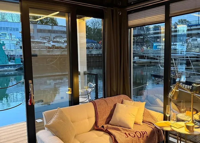 Botel Lukrecja Houseboat *