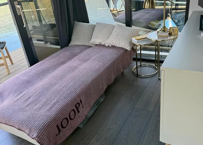 Lukrecja Houseboat *