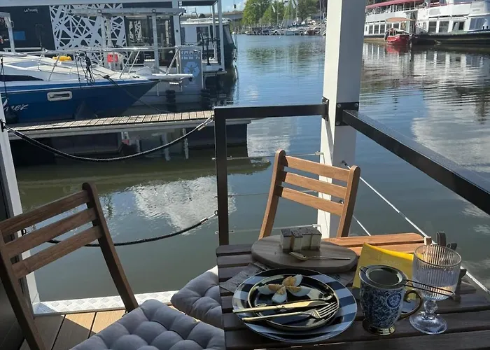 Botel Lukrecja Houseboat *