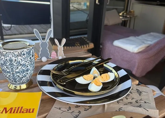 Lukrecja Houseboat Botel