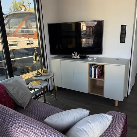 Lukrecja Houseboat Botel *