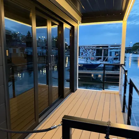 Lukrecja Houseboat Wrocław