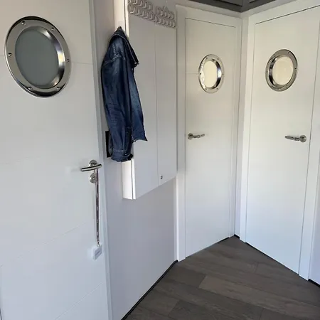 Botel Lukrecja Houseboat