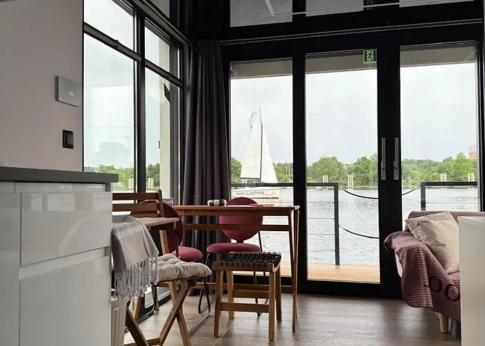 Botel Lukrecja Houseboat *