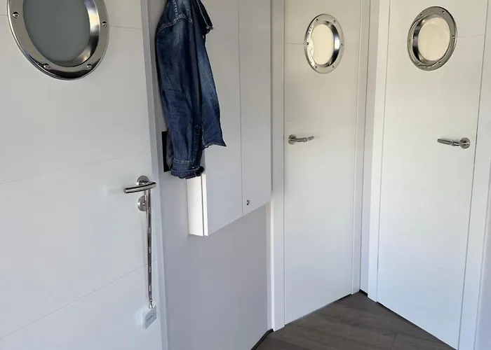 Botel Lukrecja Houseboat