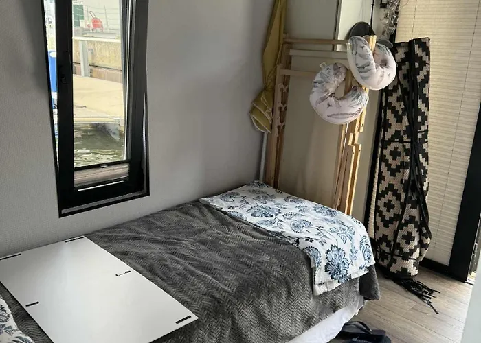 Lukrecja Houseboat Botel