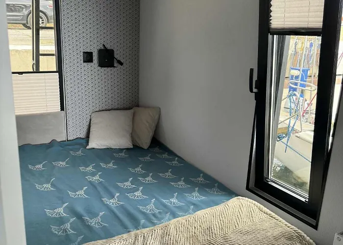 Lukrecja Houseboat Botel